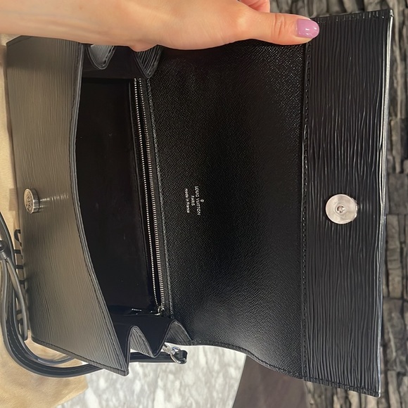 Louis Vuitton Clery Epi Noir - Picture 3 of 7